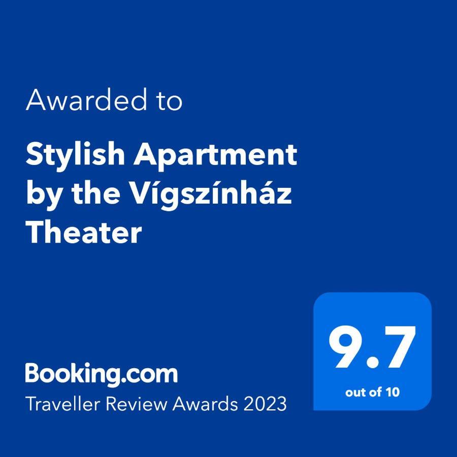 Stylish By The Vigszinhaz Theater Appartement *